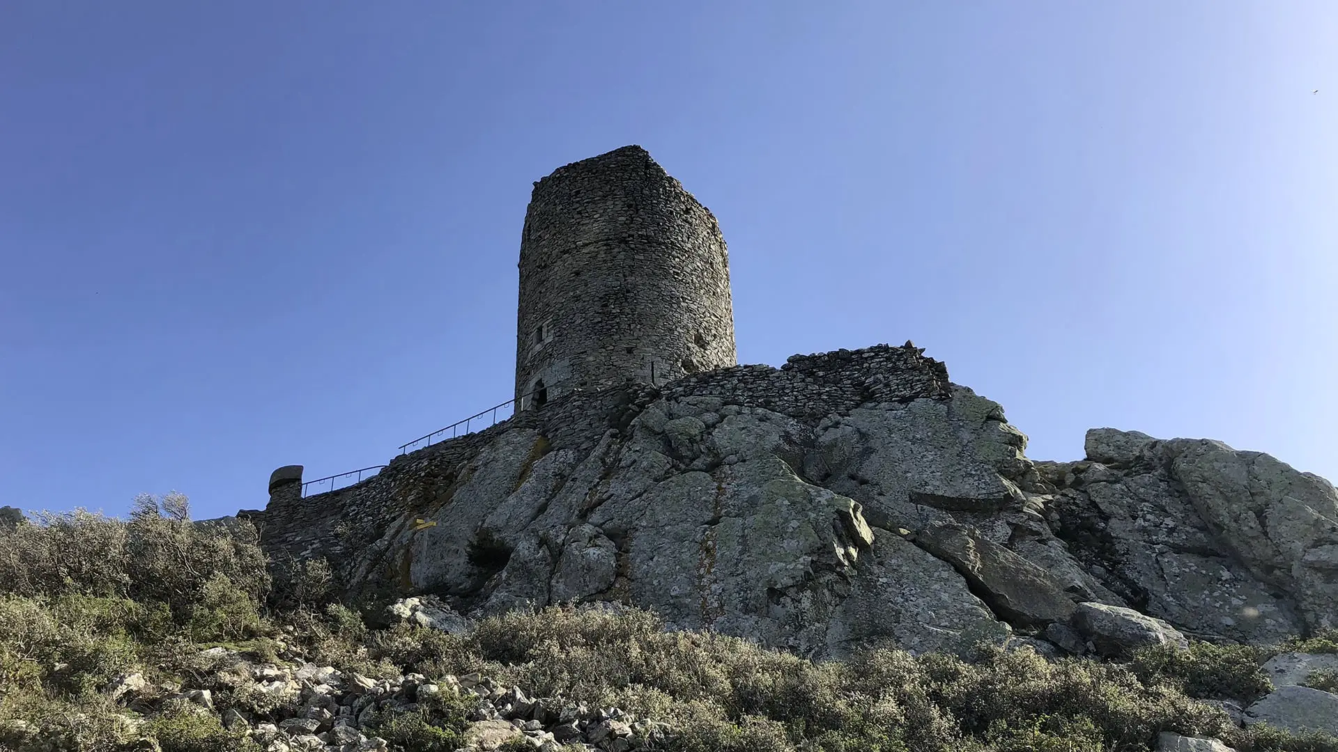 Randonnée de la Tour de la Massane : évasion inoubliable dans les Albères